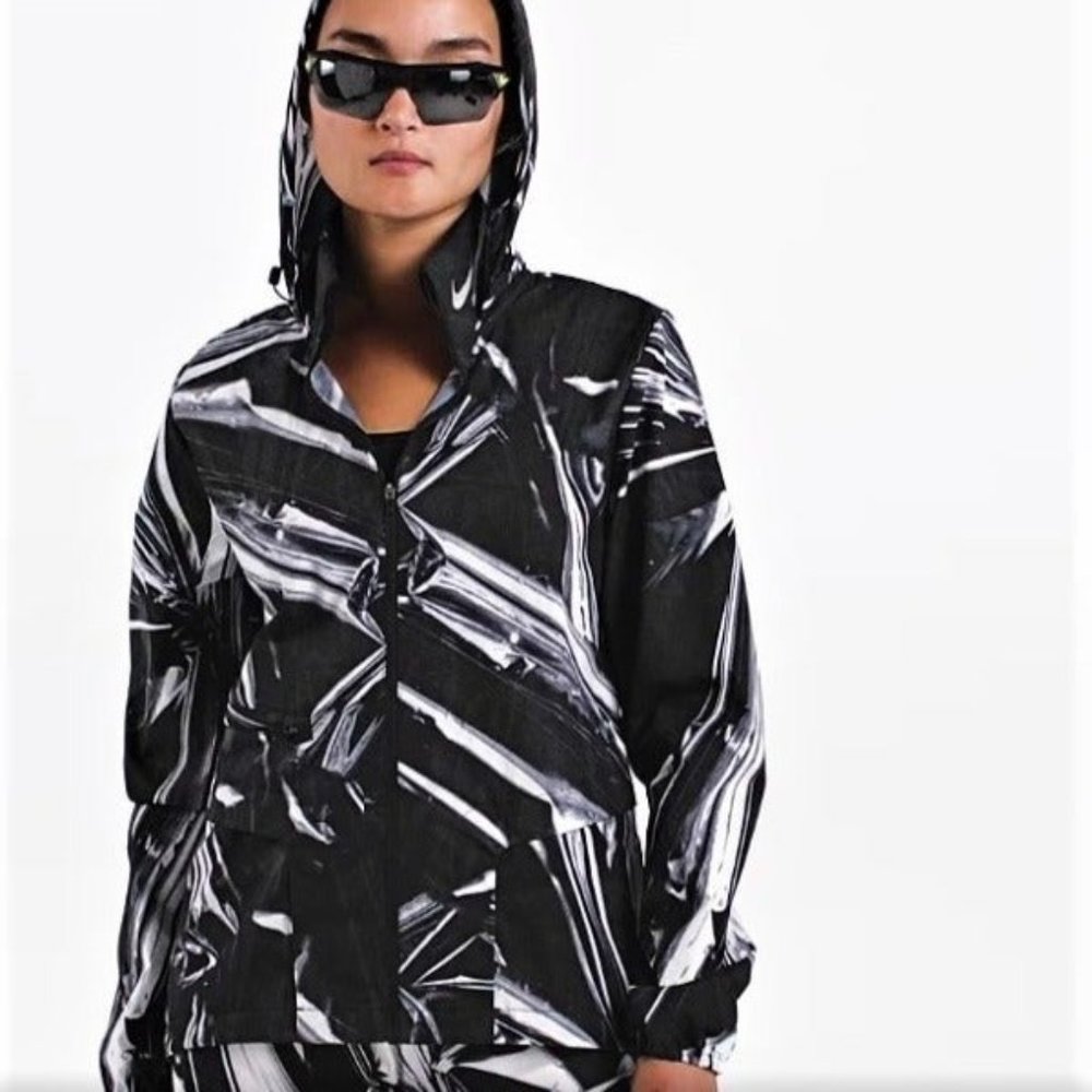 Nike Shield Full-Zip Running Jacket Hood Ghost Flash Reflective Extra-Large $150